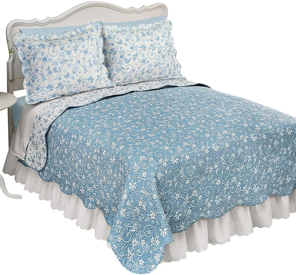 Collections Etc Reversible Floral Quilt with Scalloped Edges and Two-Tone Design, Blue, Twin | Amazon (US)