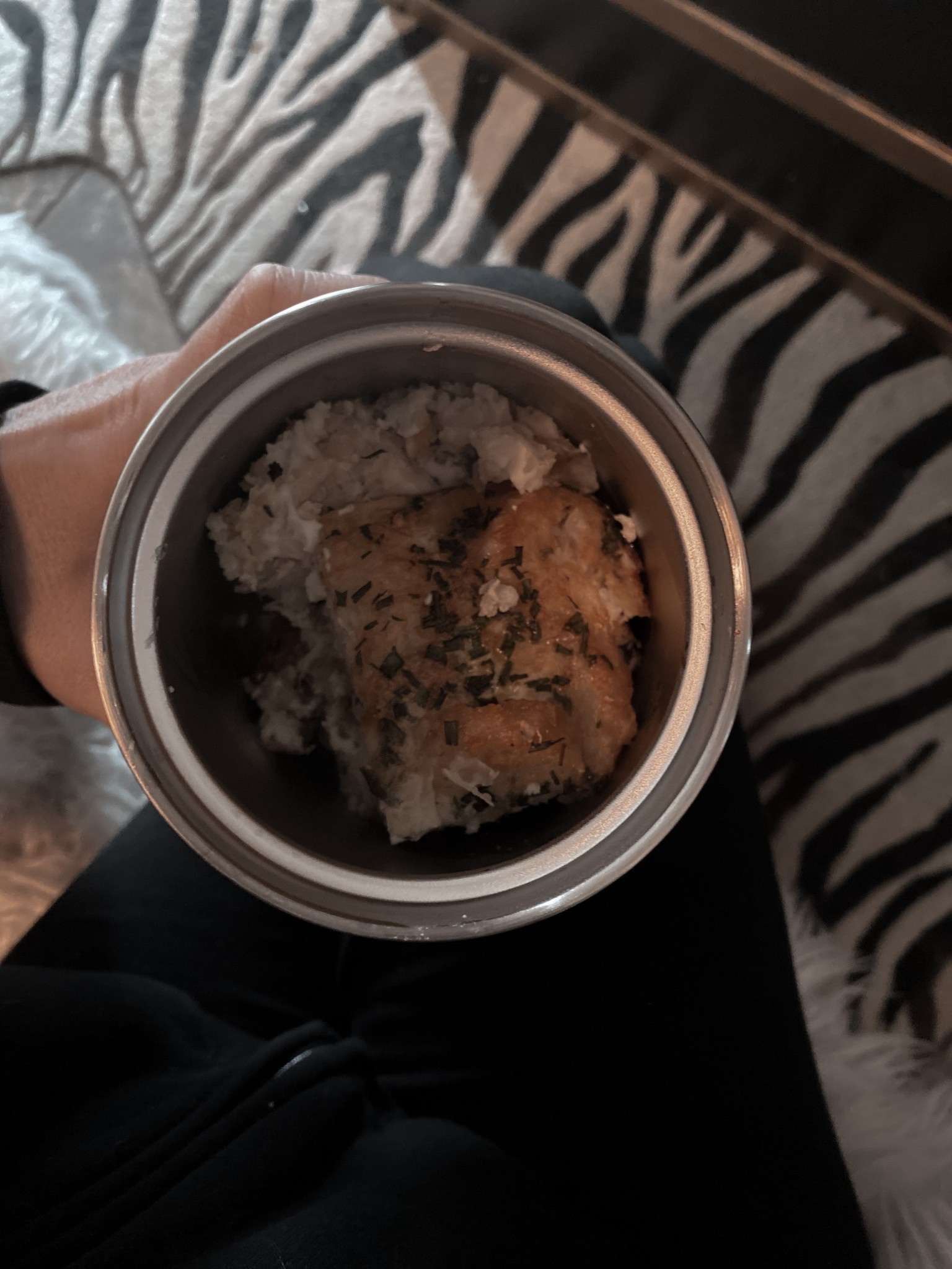 protein breakfast bake

1 cup mini tater tots
1/2 cup egg whites
chives
2 tbsp cottage cheese
1/2 cup shredded cheddar

mix. bake 400 for 35–40 minutes.

#LTKstorytime #LTKselfcare #LTKmorningroutine