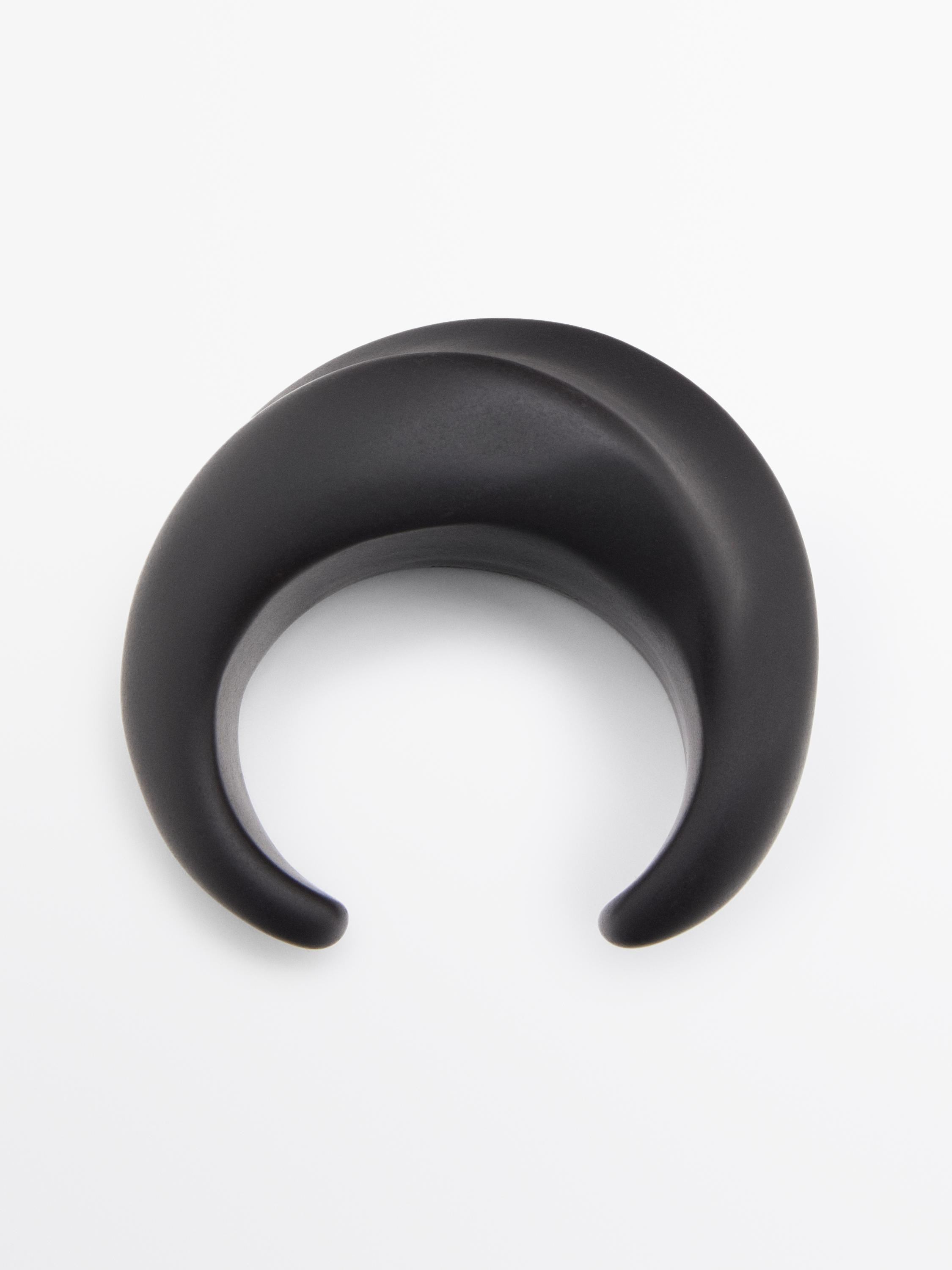 Wide moulded bracelet | Massimo Dutti US