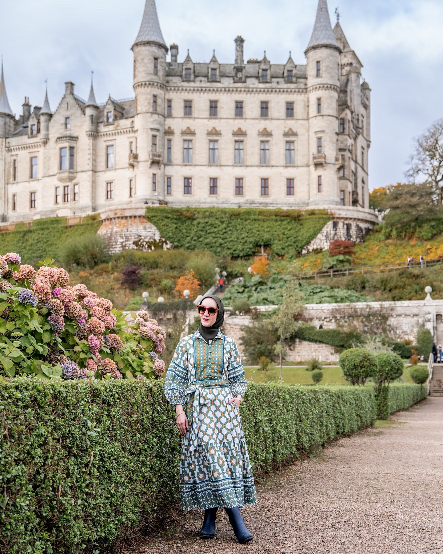 A little garden magic at @dunrobin_castle 🏰💚

This @suesartor dress was practically made for wandering through castle grounds 🌿🌾🍃

#ootd #visitscotland #dresslover #modestfashion #travelblog