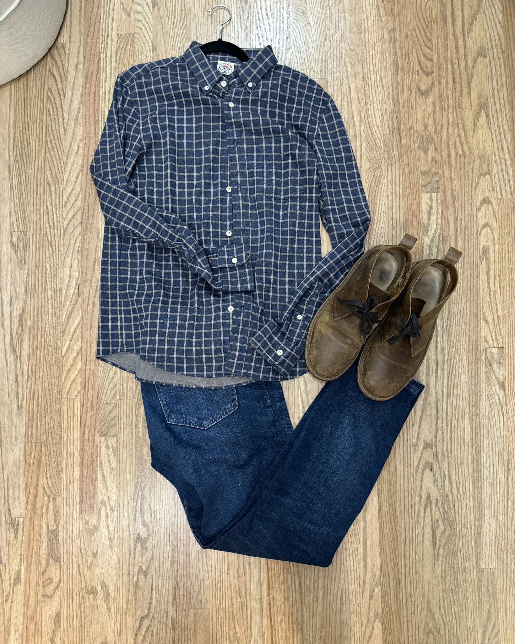 Men’s Fall Capsule Wardrobe | 10 Outfit Ideas from the 22 piece capsule  

1. Snap Jacket/ Shacket 
2. Barbour coat
3. Chelsea boots
4. Tennis shoes
5. Henley or casual layering LS shirt
6. Vest 
7. Casual wool Blazer
8. Oxford
9. 1/4 zip sweater/ pull-over 
10.Black T-shirt
11. Grey Tshirt 
12. Elevated hoodie
13. Crewneck sweater
14. Quilted pullover
15. Joggers 
16. Running shoes 
17. Dark jeans
18. Khakis
19. Flannel/plaid shirt
20. Dress shoes/Loafers (to pair with more casual pants)
21. Trucker Hat
22. Preppy ball cap

#LTKSeasonal #LTKMens #LTKxMadewell