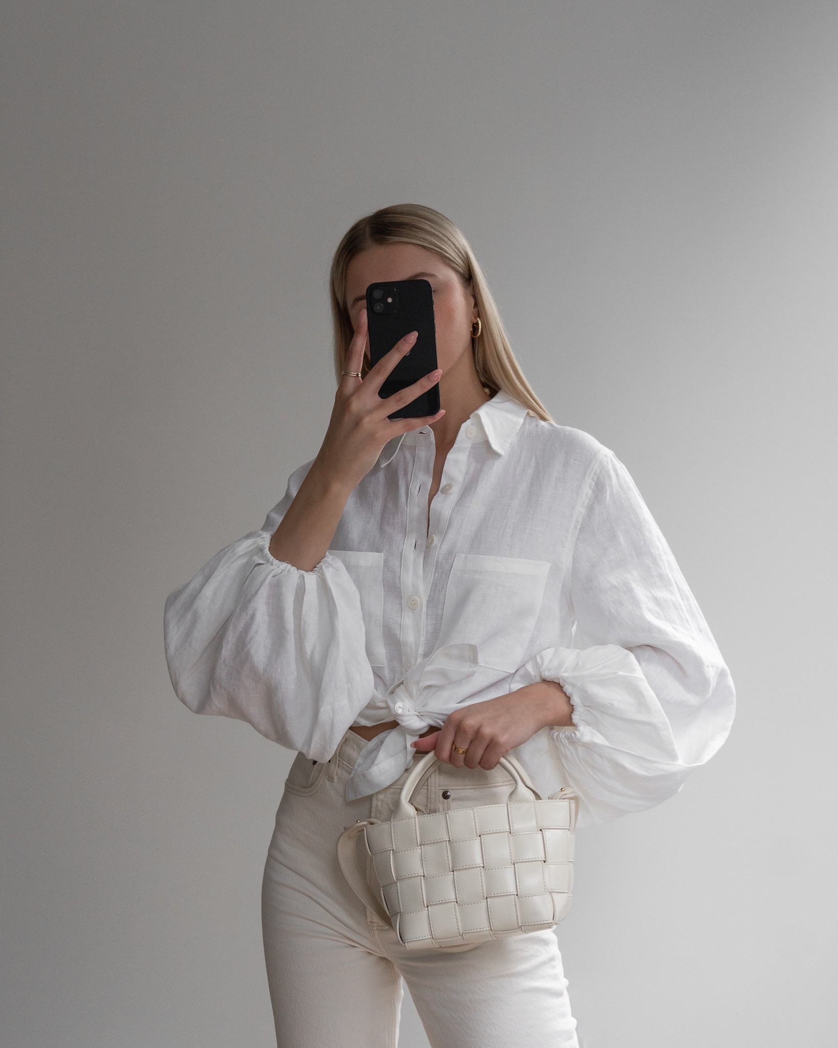 White and cream for spring. The cream denim from Abercrombie is the most worn piece in my closet right now. 🫶🏻