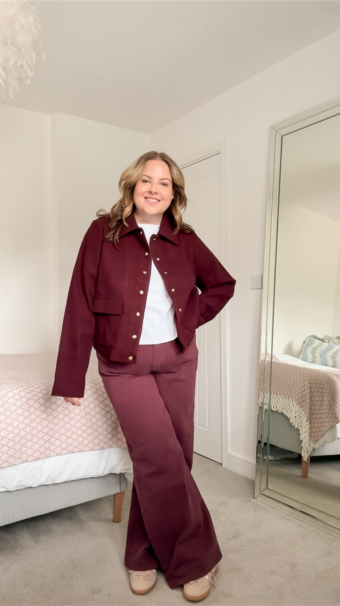 Burgundy jacket to wear from summer to autumn

Autumn outfits, autumn jacket, barn jacket, burgundy outfit, jeans, samba’s 

#LTKmidsize #LTKautumn #LTKuk