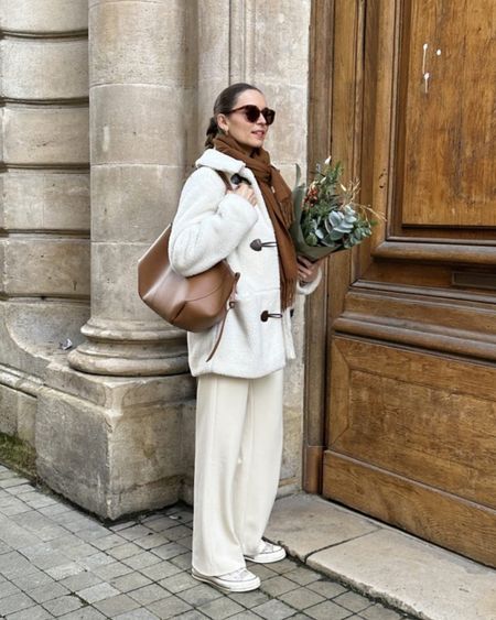 Manteau Warren Sézane, manteau teddy blanc, pantalon blanc à pinces & Other Stories, converse Chuck 70 canvas, baskets converse

#LTKstyletip #LTKSeasonal #LTKshoecrush