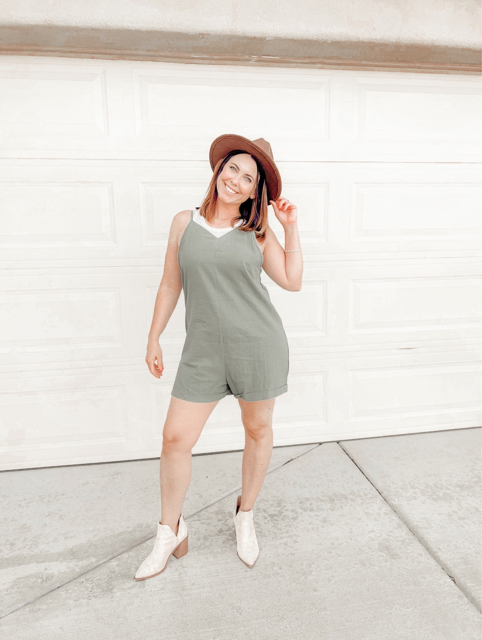 Cutest Fall Romper from Amazon with booties
.
.
.
.
.
.
.
Fall outfit
Travel outfit 
Teacher outfit
Jumper 
Fall style 
Amazon style 
Booties
Hat
Hats
Fall hat
Fall shoes 
Fall looks 

#LTKunder50 #LTKSeasonal #LTKstyletip