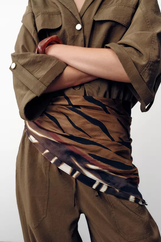 ANIMAL PRINT VISCOSE SCARF | Zara US