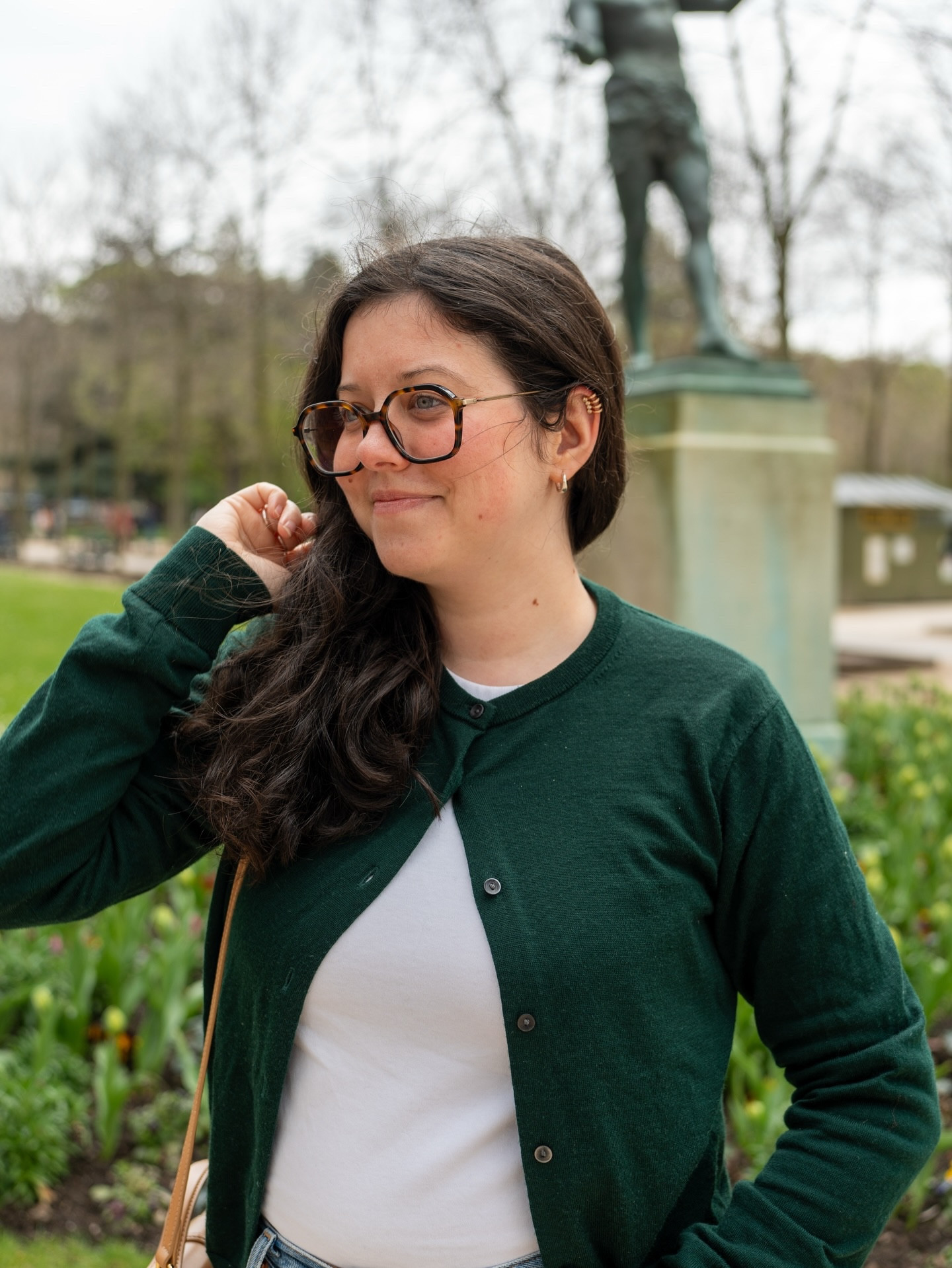 C’est la Saint-Patrick, alors je me suis amusée à composer un look autour du vert pour l’occasion.
J’aime bien profiter de ces petites “excuses” pour jouer avec les couleurs et tester des associations que je ne ferais peut-être pas spontanément.
Et puis le vert est une couleur qu’on n’ose pas toujours porter, alors qu’elle peut apporter beaucoup de caractère à un look.

Alors dis-moi : tu portes du vert de temps en temps ou pas du tout ?

#LTKspring #LTKstyletip #LTKfrance