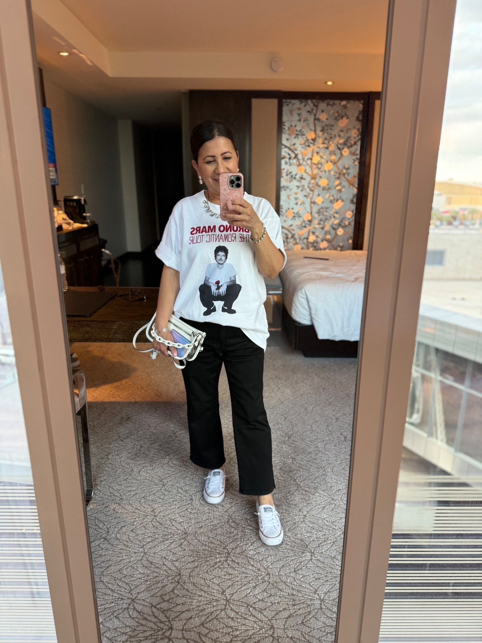 The Romantic Tour #ootn





>> Loopycases ~ use code: petiteteacherstyle



Bruno Mars | concert outfit | Bruno Mars tee | black jeans | petite jeans | Converse shoreline sneakers | no-show socks | clear stadium bag


#LTKFestival #LTKootd #LTKPetite