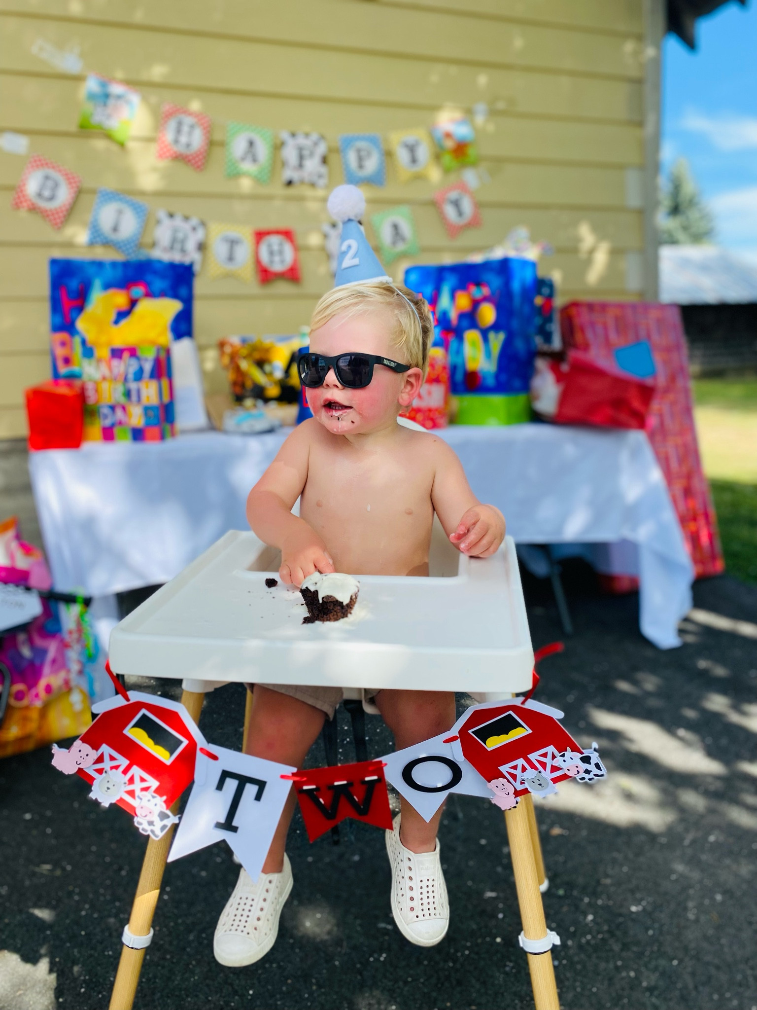 Oink, cluck, moo Easton is turning two!
Farm theme birthday 🐮 


Baby birthday, toddler birthday, baby farm birthday, toddler farm birthday, highchair banner, baby sunglasses, toddler sunglasses, farm birthday theme 

#LTKfamily #LTKbaby #LTKkids
