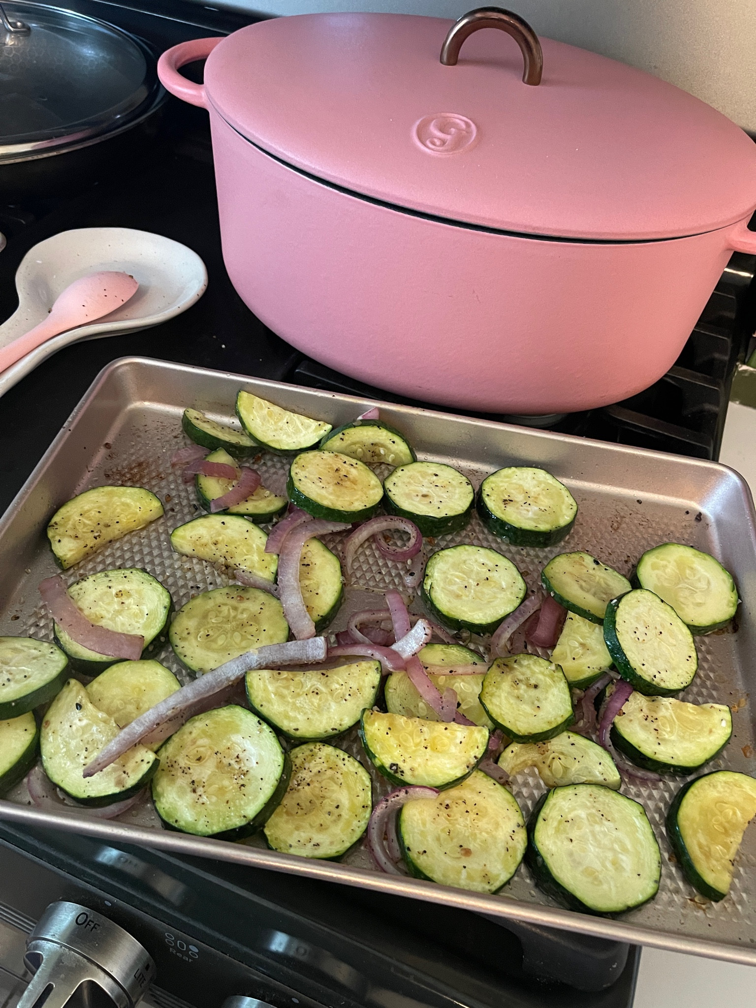 These baking sheets are amazing! They clean so easily too



#LTKHome #LTKFindsUnder50 #LTKStyleTip