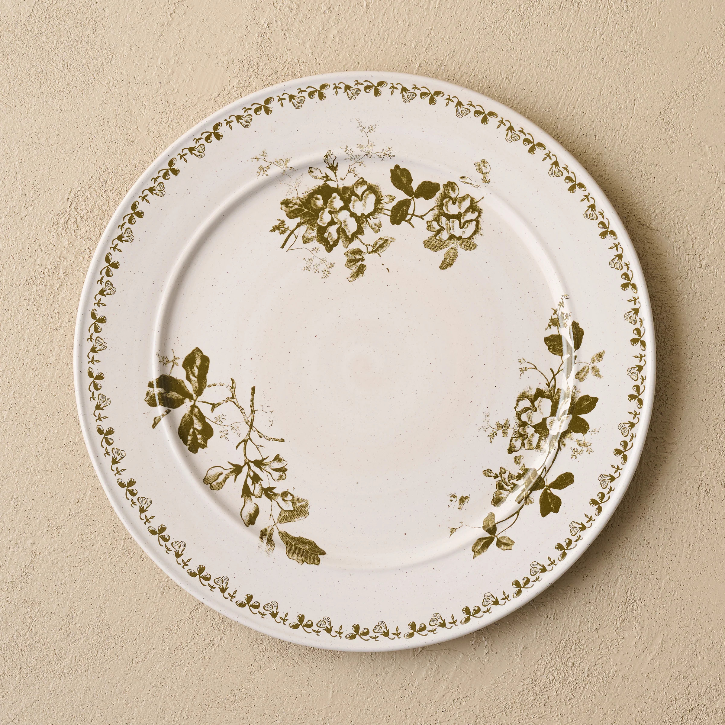Heirloom Garden Floral Plate | Magnolia
