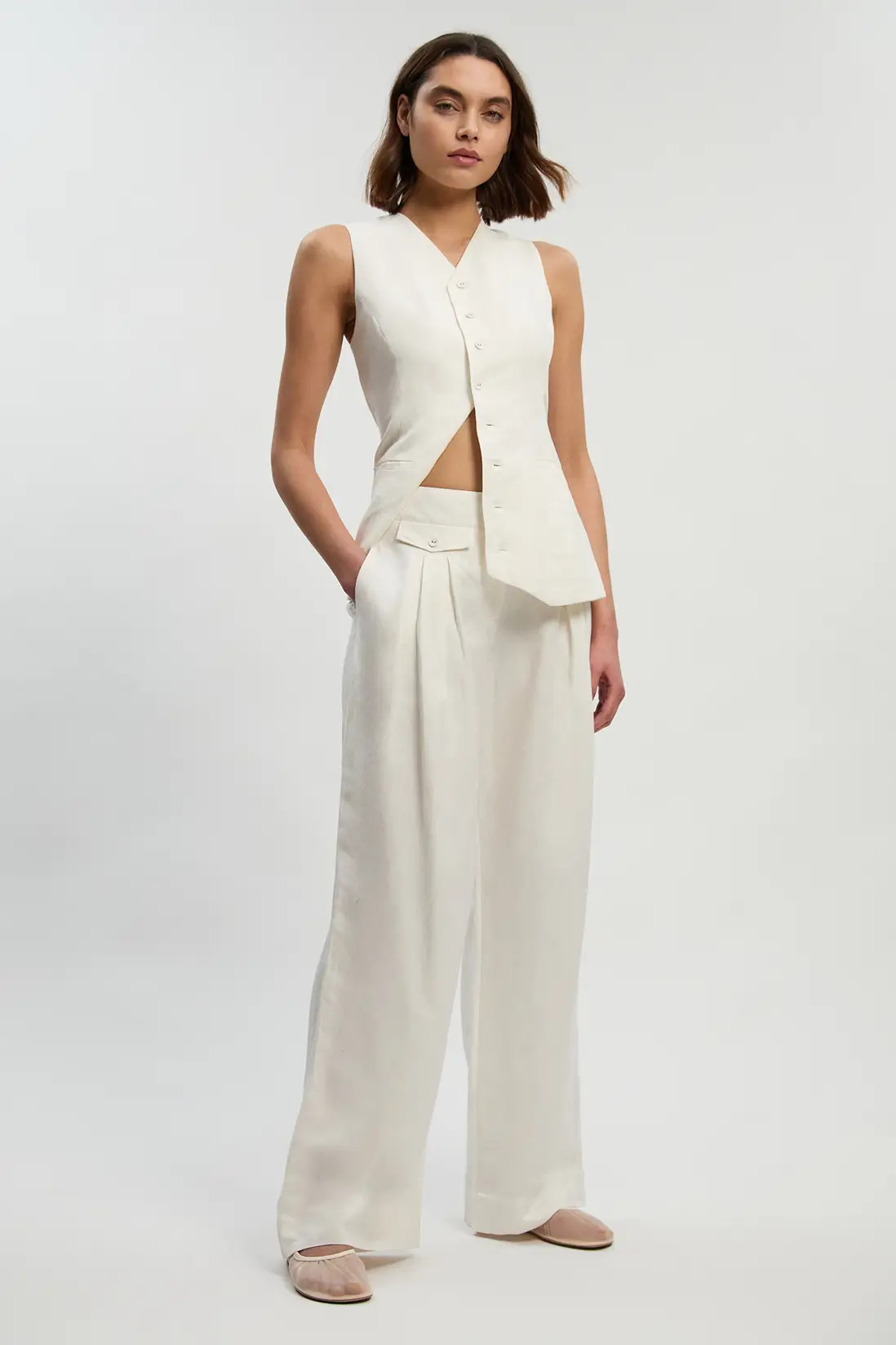 Viscose Linen Pleat And Pocket Detail Woven Straight Leg Trouser | Karen Millen UK + IE + DE + NL