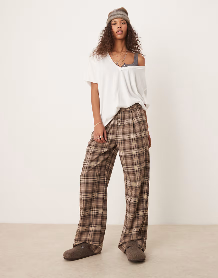 Camiseta blanco marfil extragrande con cuello de pico Nina de Free People | ASOS (Global)