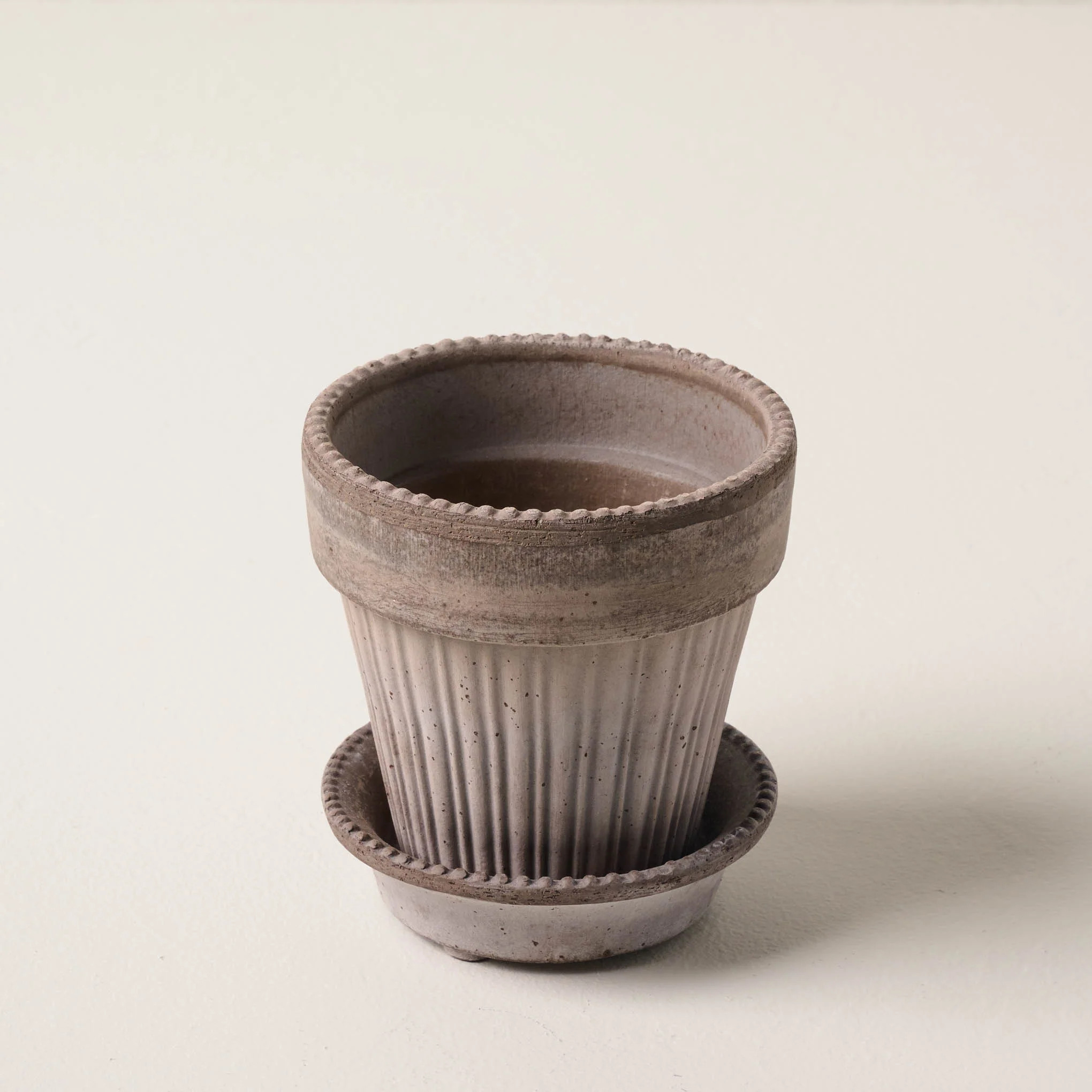 Grey Dotted Bergs Pot | Magnolia