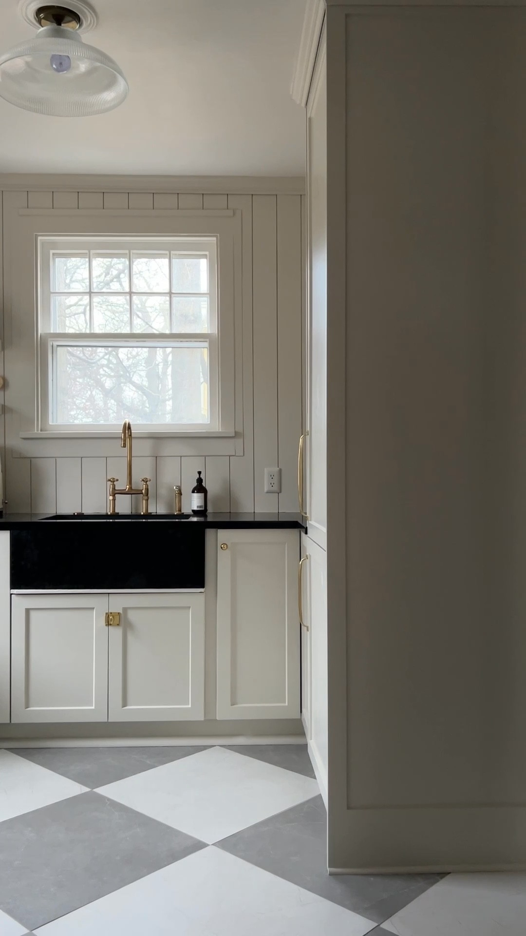 Neutral transitional kitchen renovation- cozy cottage kitchen design 

#LTKhome