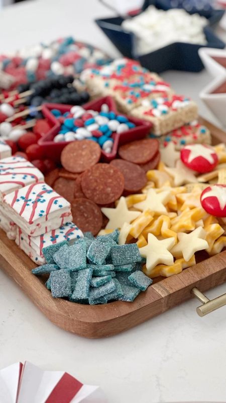 Memorial Day Grazing Board using my favorite @walmart board!  This board is so versatile, you can use it for decorative purposes or it’s food safe!  

#walmartpartner #walmarthome #memorialday #grazingboard #redwhiteblue

#LTKSeasonal #LTKVideo #LTKHome