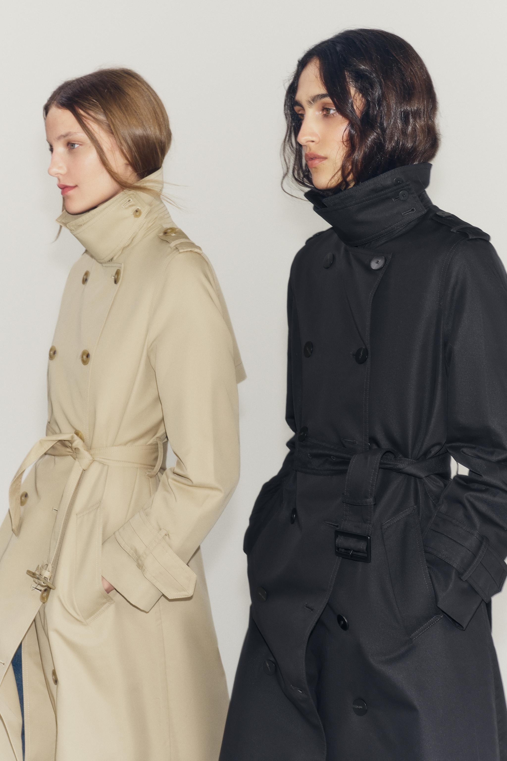 ZARA WOMAN COLLECTION. Midi-Trenchcoat aus wasserabweisendem Material bei Kontakt. Das Material h... | Zara DE