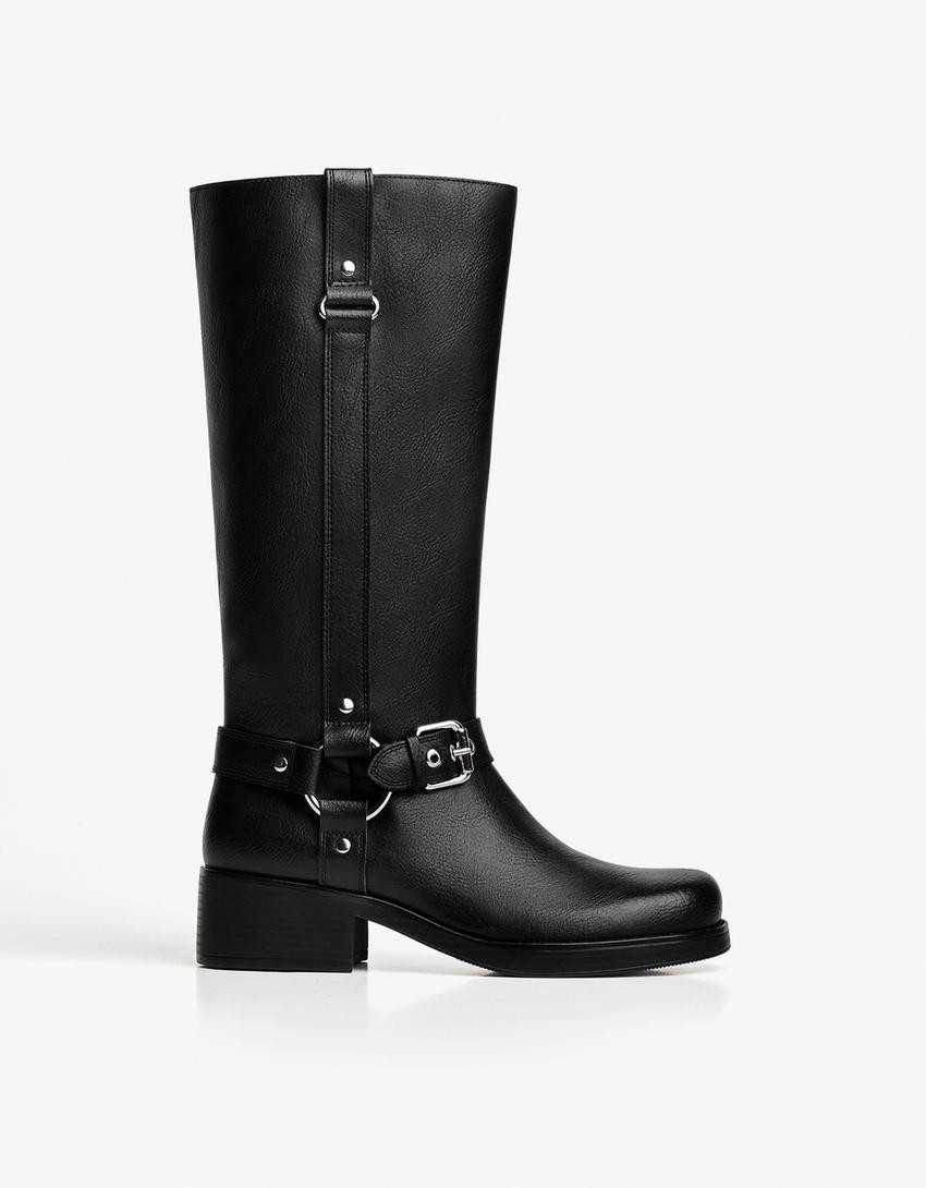 Biker-Stiefel ohne Absatz - Damen | Bershka DE