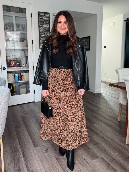 Winter skirt outfit, boots, midsize, size 12, winter, date night, leather jacket

Sweater, XL (could do a large)
Skirt, large
Jacket, large

#LTKmidsize #LTKstyletip #LTKfindsunder50
