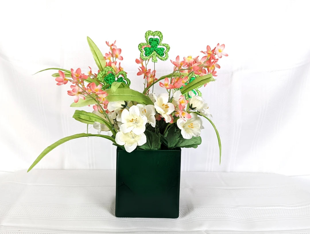 St Patrick's Day floral arrangement, St Patrick's Day centerpiece, Four leaf clover, Hostess gift... | Etsy (US)