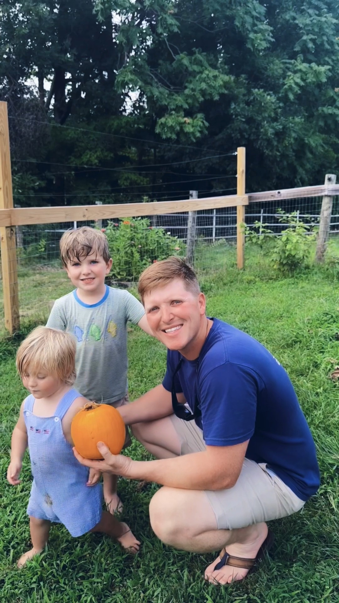 And nothing says “Happy August” 🧡 like harvesting our very first homegrown pumpkin 🎃 hehe!! 🥰