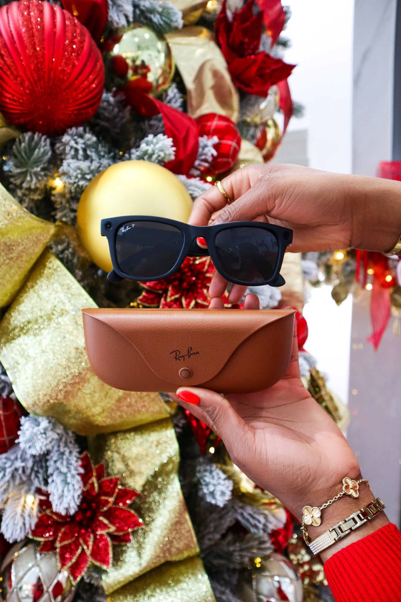 #AD The holiday gift everyone will love. These @raybanmeta glasses from @target are the future.
Chic design, hands free photos, videos, music etc.
Never missing a moment again. #targetpartner  #targetstyle #target #raybanmeta @shop.LTK #liketkit #liketk.it


#LTKGiftGuide #LTKHoliday #LTKSaleAlert