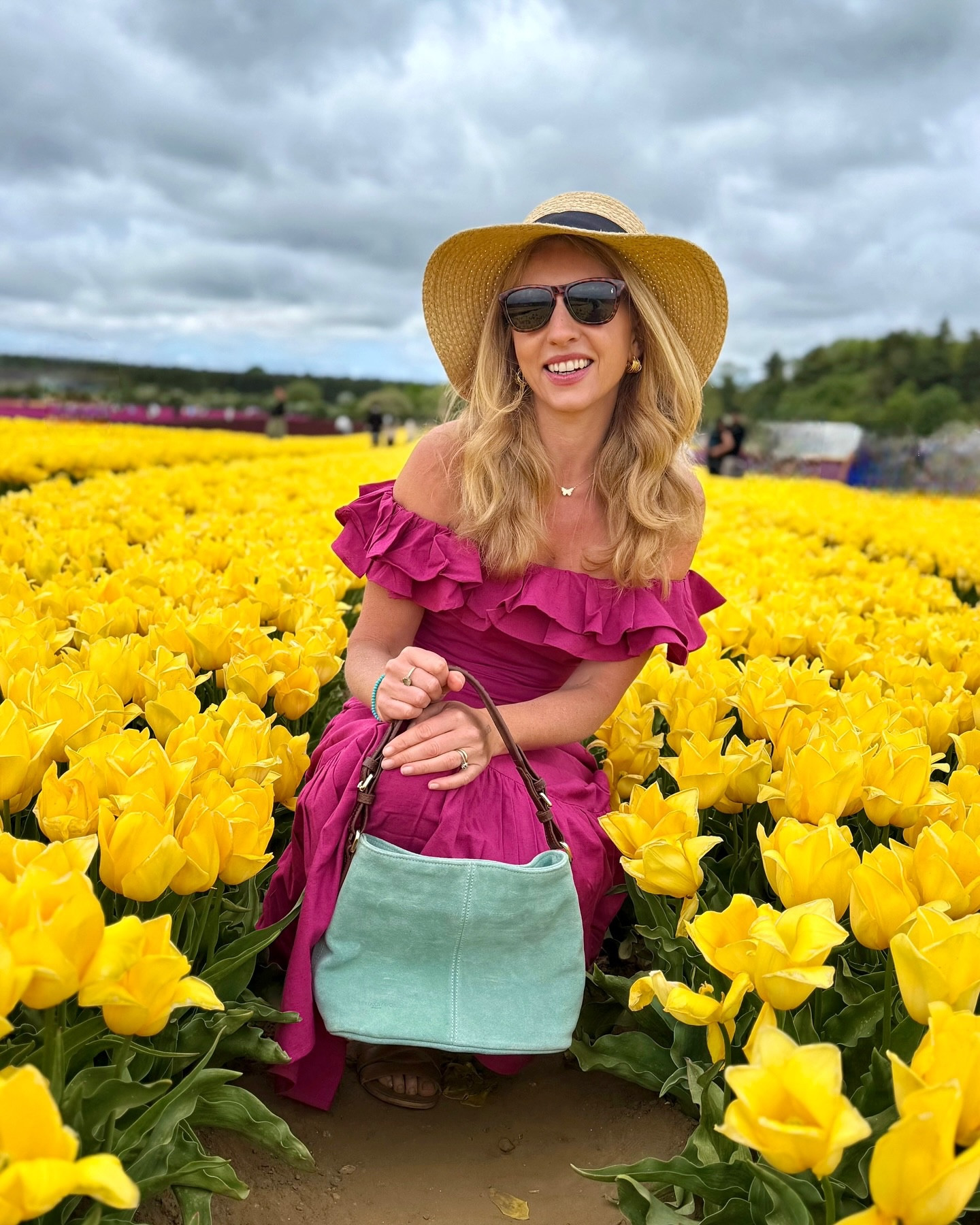 Happiness is dancing in a field of tulips in a summer dress with a cute handbag 🌷✨

Which pics do you prefer; the yellow or pink tulips?

Handbag @fairfaxandfavor 
Dress @dorothyperkins 
Sunglasses @hortons_england
•
•
•

#tulipseason #tulipsofinstagram #tulipsfortapping25 #congham #floralinspo #visitengland #travelwithme #uktravel #tulipseason #fairfaxandfavor #fairfaxandfavorlifestyle #tulipfields #springflowers #visitnorfolk #discovernorfolk #eastanglia #northnorfolk #flowerfield #bardotdress #dorothyperkins #dresslover #romanticism #romanticisinglife