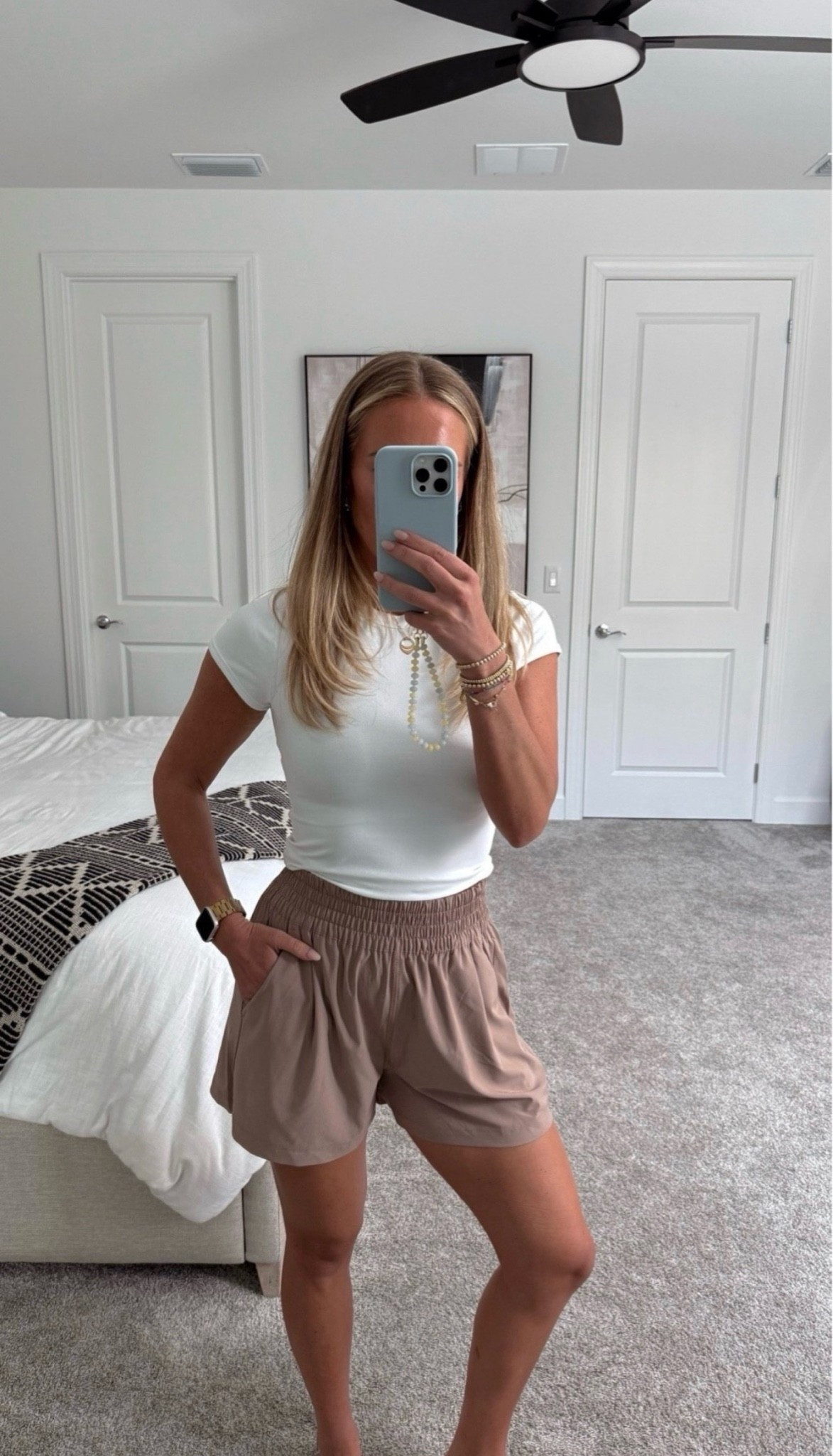 Casual OOTD wearing the @Vuori US  US villa shorts that do notttt wrinkle 🤌🏼