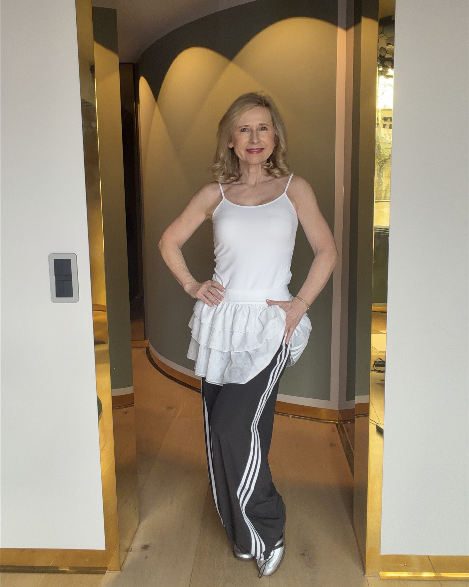 Adidas mit Rock 🤍🖤 sehr lässig 

#LTKstyletip #LTKdeutschland #LTKeurope