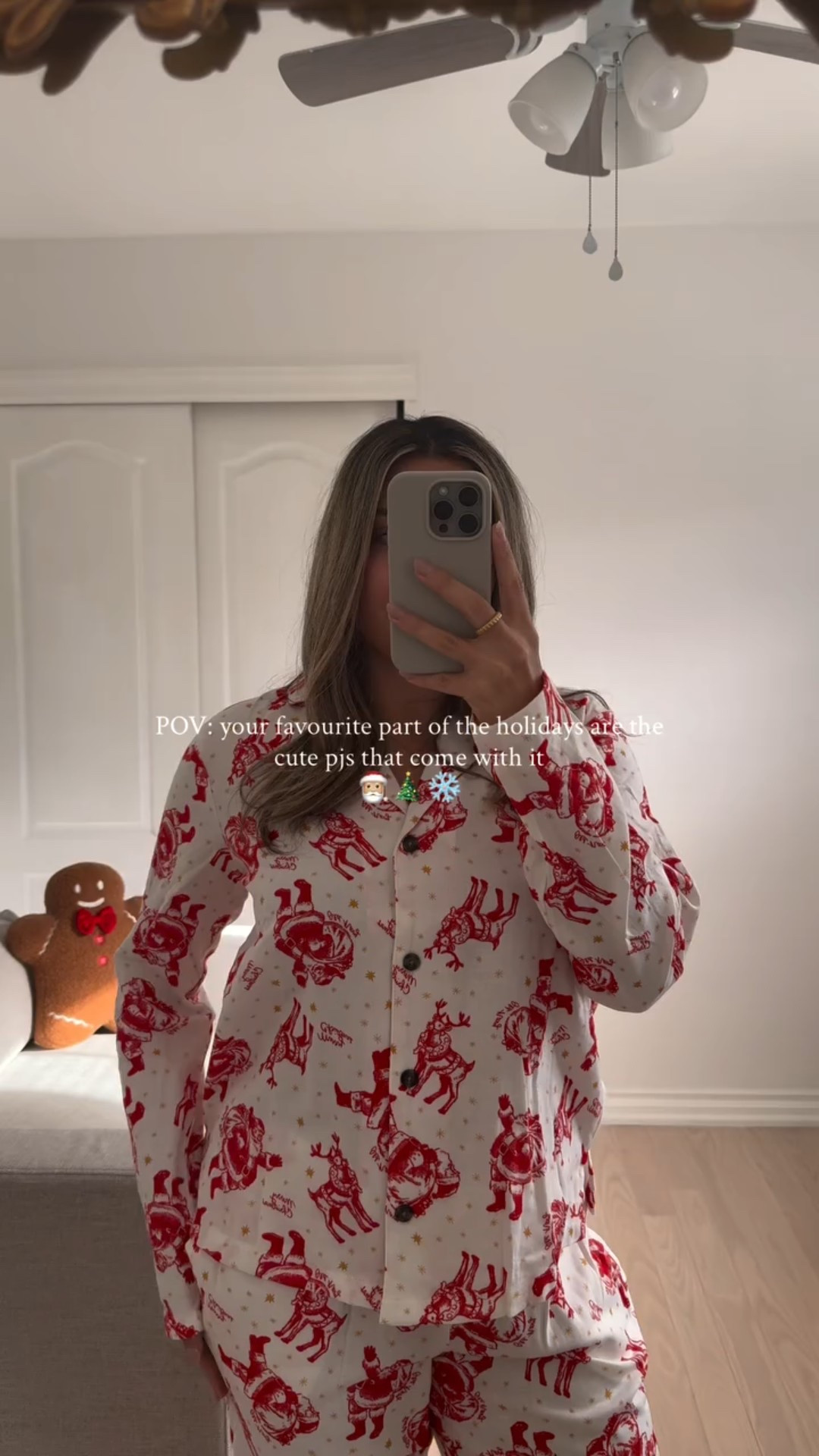 I love all thinks sparkle and sequins but nothing beats a cozy holiday pjs 🥹❄️

#holidayaesthetic #christmasaesthetic #holidaypjs #oldnavystyle #explorepage #cozyvibes #holidayfashion