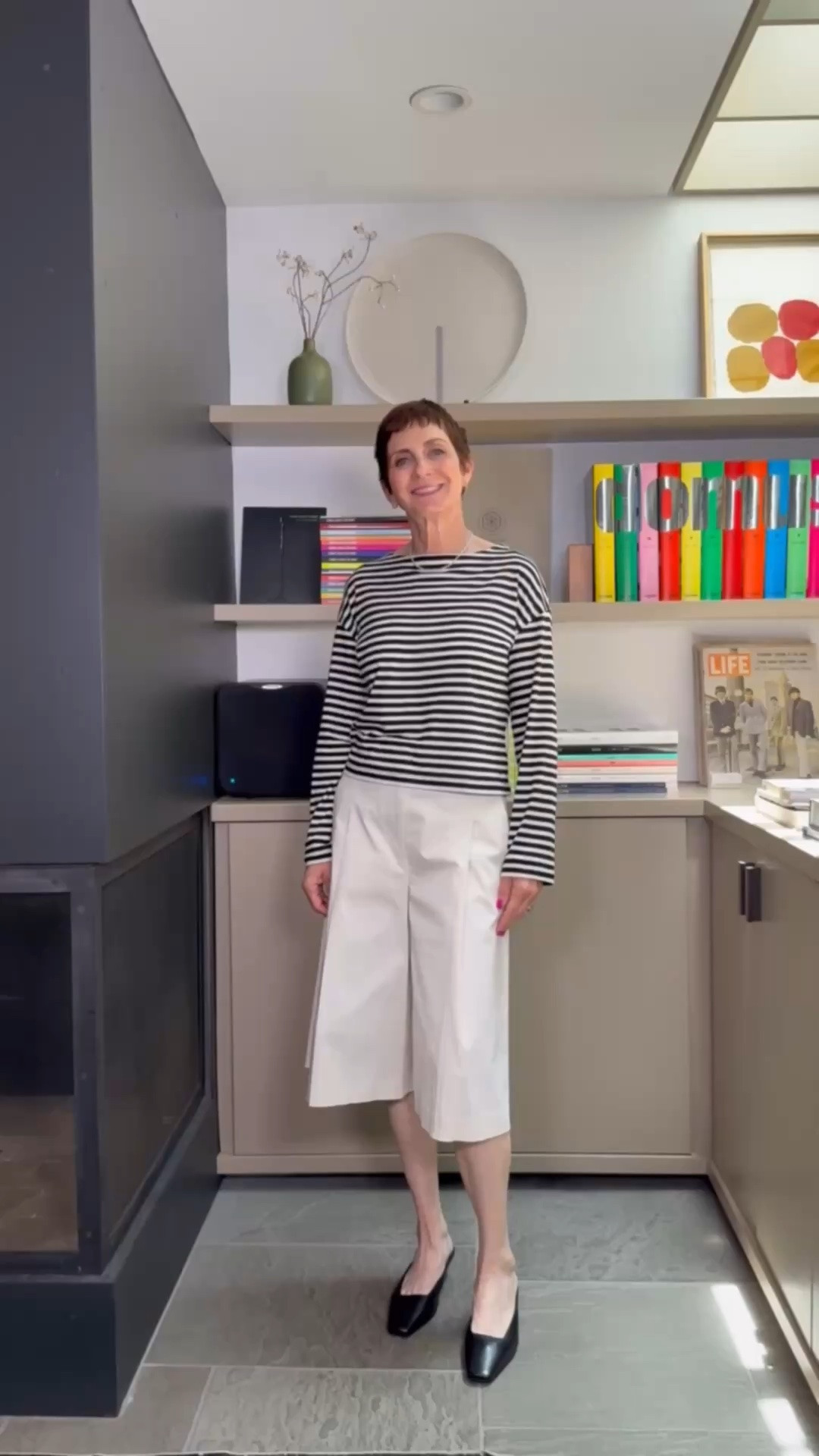 Bermuda shorts styled five ways!

Shorts – long sleeve – heels – ballet flats – shoes – top – summer to fall