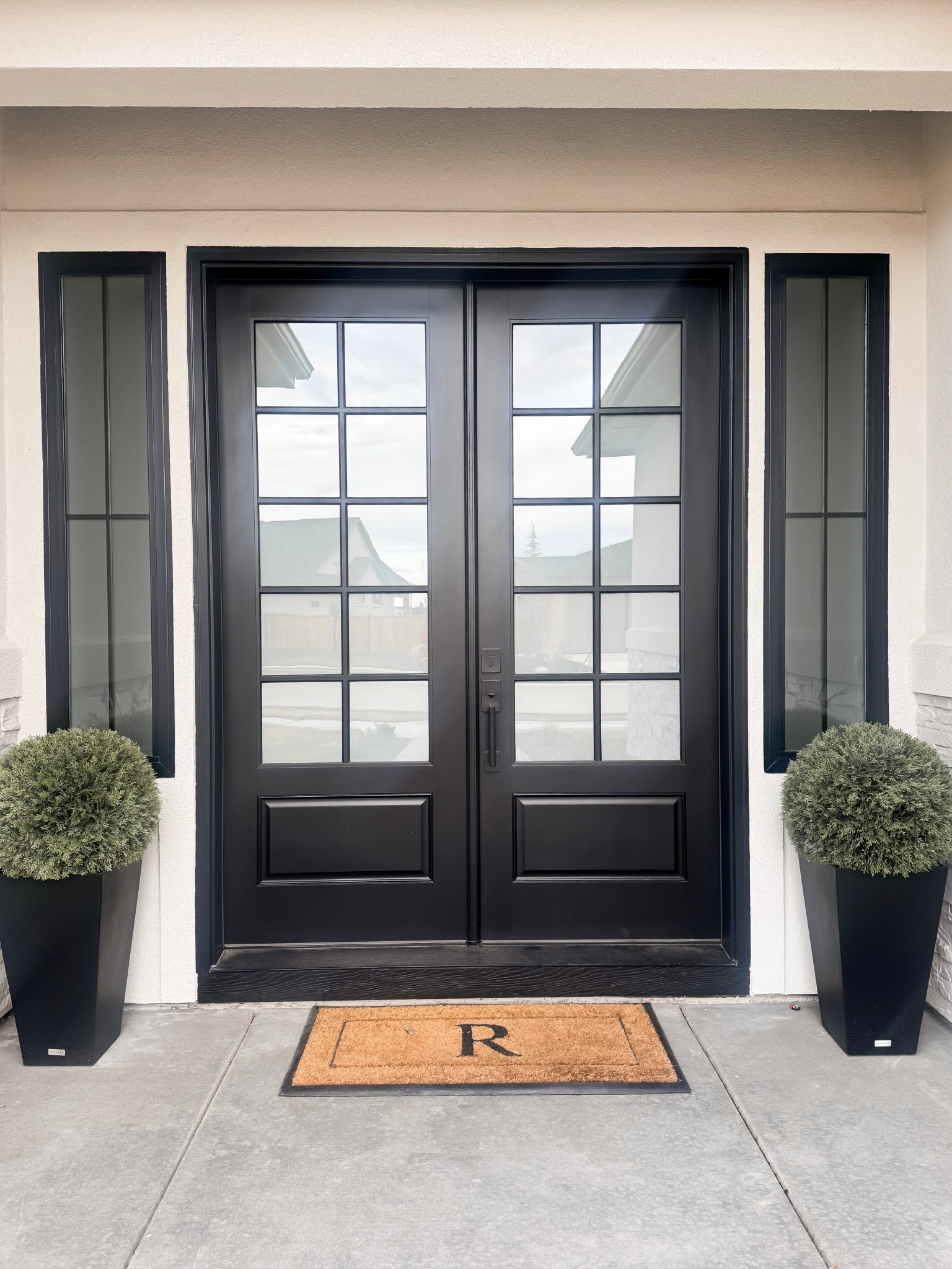 Front door decor 
Front porch 
Planters 
Welcome mat 

#LTKSeasonal #LTKHome