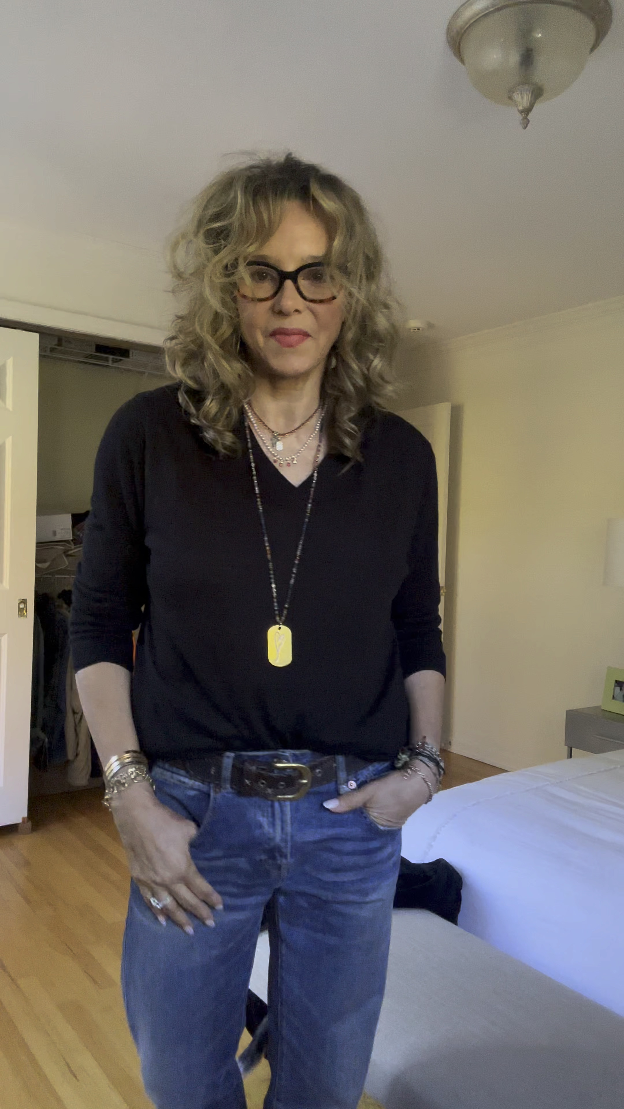 I love the ease of a simple black sweater. With my favorite #R13 jeans and the cutest pair of #Balenciaga kitten heels. ❤️😎
