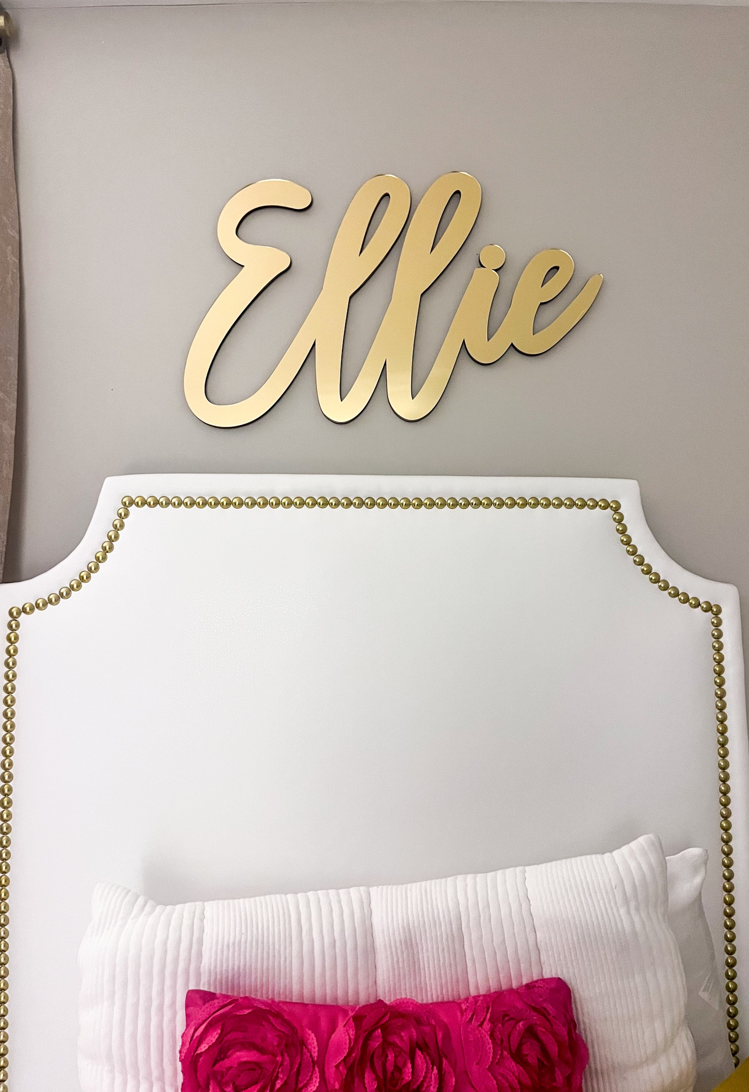 THE CUTEST GOLD NAME SIGN! I’ve gotten lots of questions on this one ✨🤍

#LTKfindsunder100