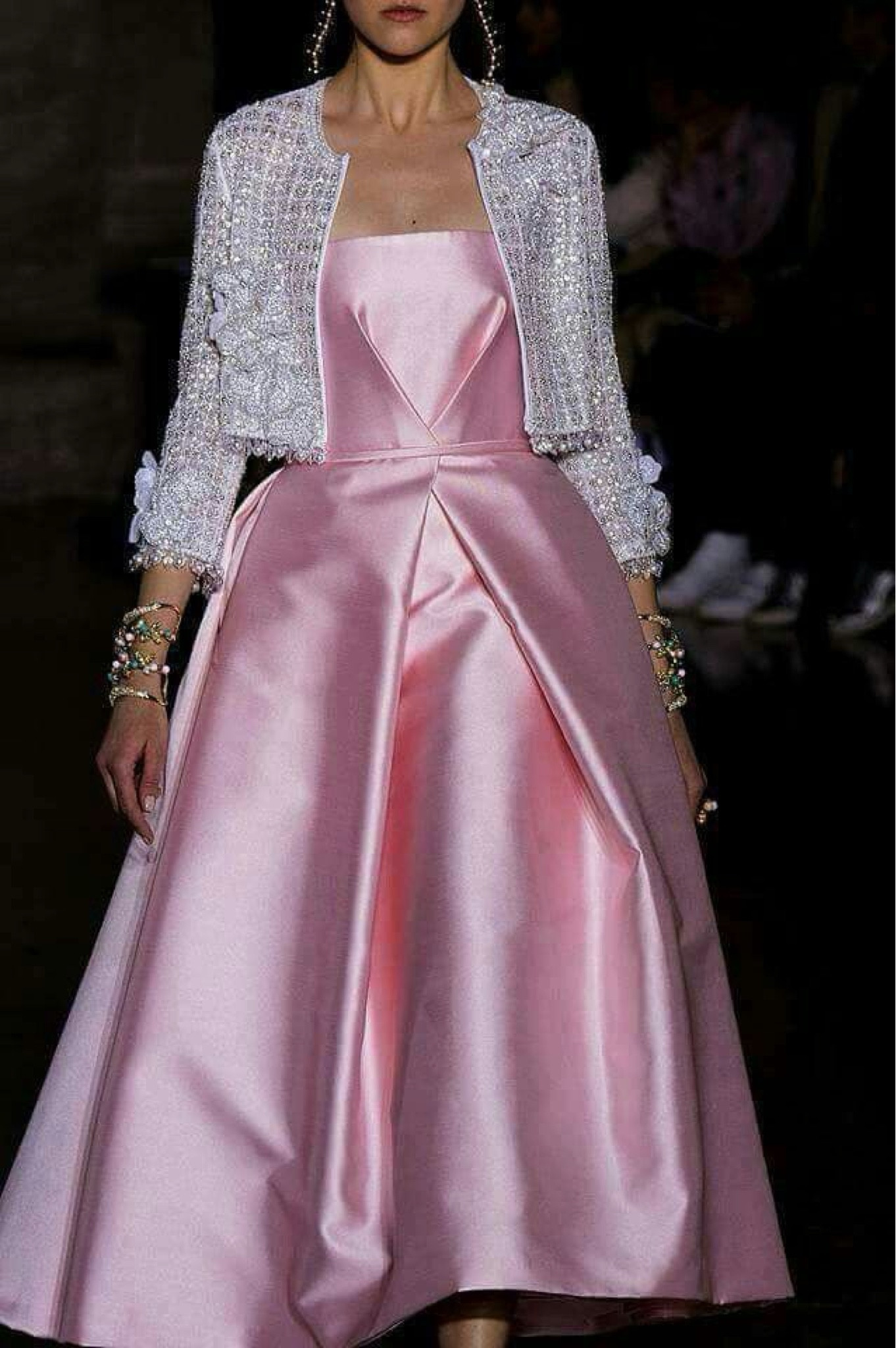 Wedding guest dress / homecoming dress / prom dress 

Let’s recreate this look for a whole lot less! 😍

I found this sequin jack just remove the black ribbon. 

#cocktaildress #prom #homecoming #weddingguest #wedding  

#LTKFindsUnder100 #LTKFindsUnder50 #LTKStyleTip