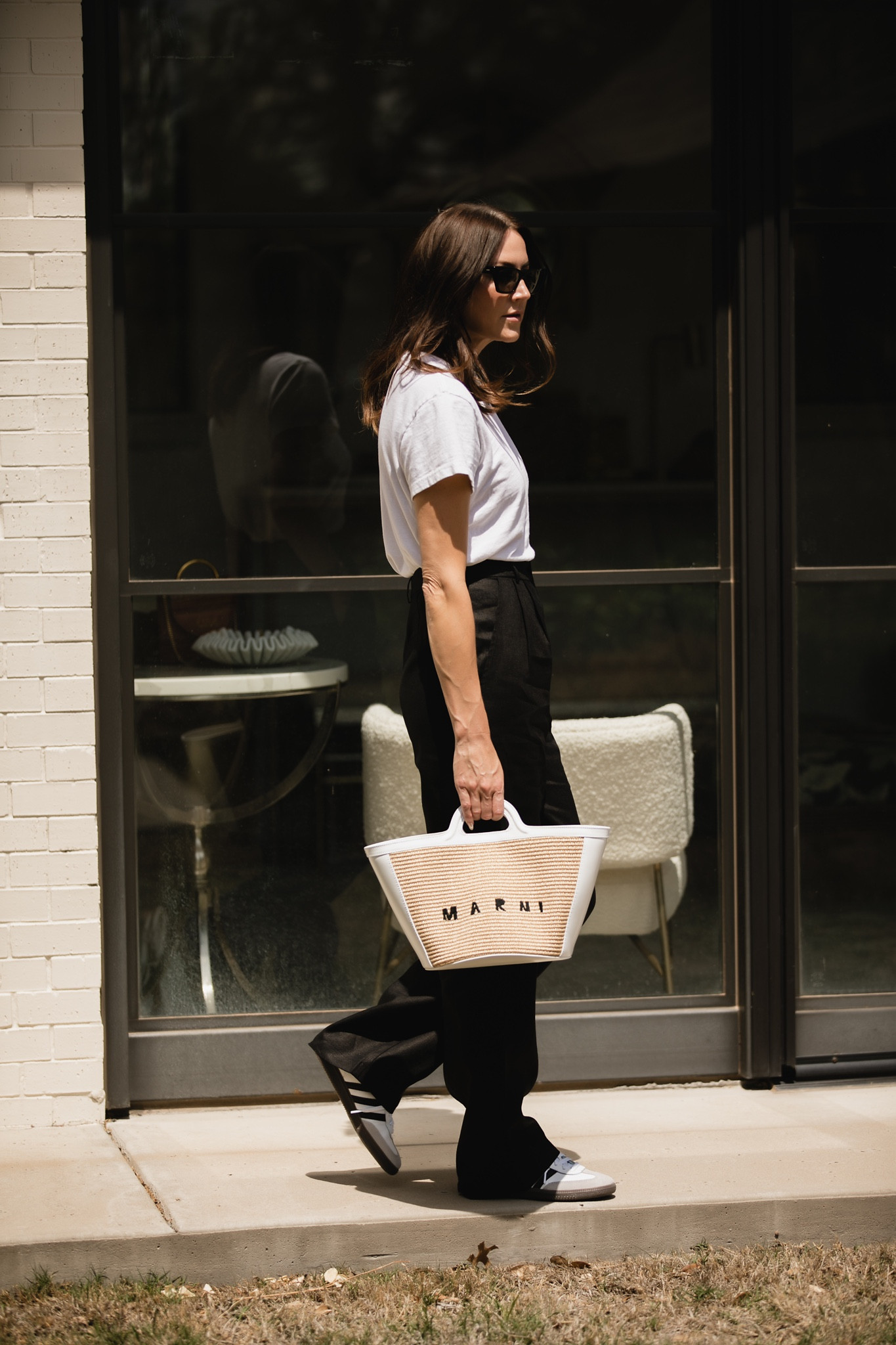 Smart casual outfit idea

Reformation linen trouser
Marni bag 10% off
Redone boxy tee
Adidas sneaker

#LTKitbag #LTKshoecrush #LTKstyletip