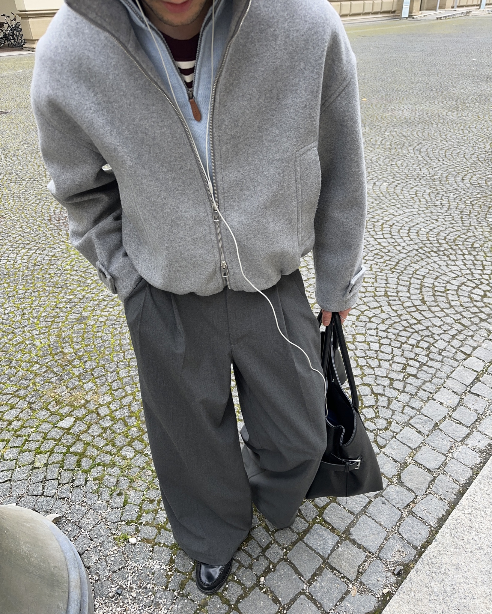 Layering für frühling | graue jacke | quarter zipper blau | gestreiftes t shirt | graue anzughose |blaue socken | schwarze loafer | 

#LTKMens #LTKootd