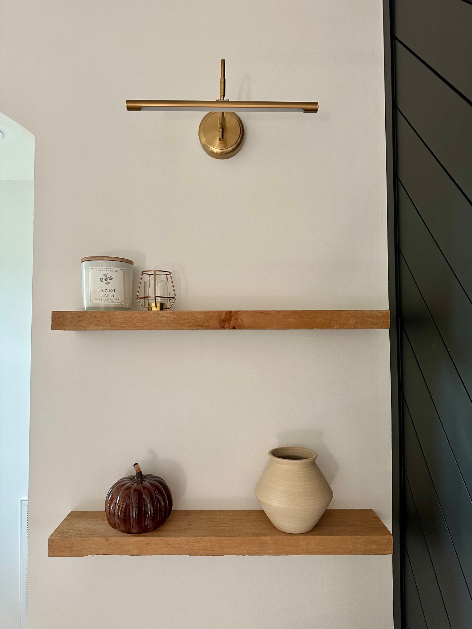 Fall shelf decor 🎃🤎✨

#LTKSeasonal #LTKHome #LTKStyleTip