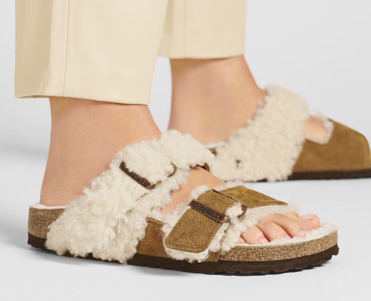  ✅Love my -Arizona Teddy Split
Suede Leather-Shearling super comfortable and warm .
Contoured cork-latex footbed creates custom support with wear
 Plush, teddy shearling and suede upper
 Teddy shearling footbed lining helps keep you comfortable
 Flexible EVA sole
 Two straps with adjustable metal pin buckles
 Made in Germany
