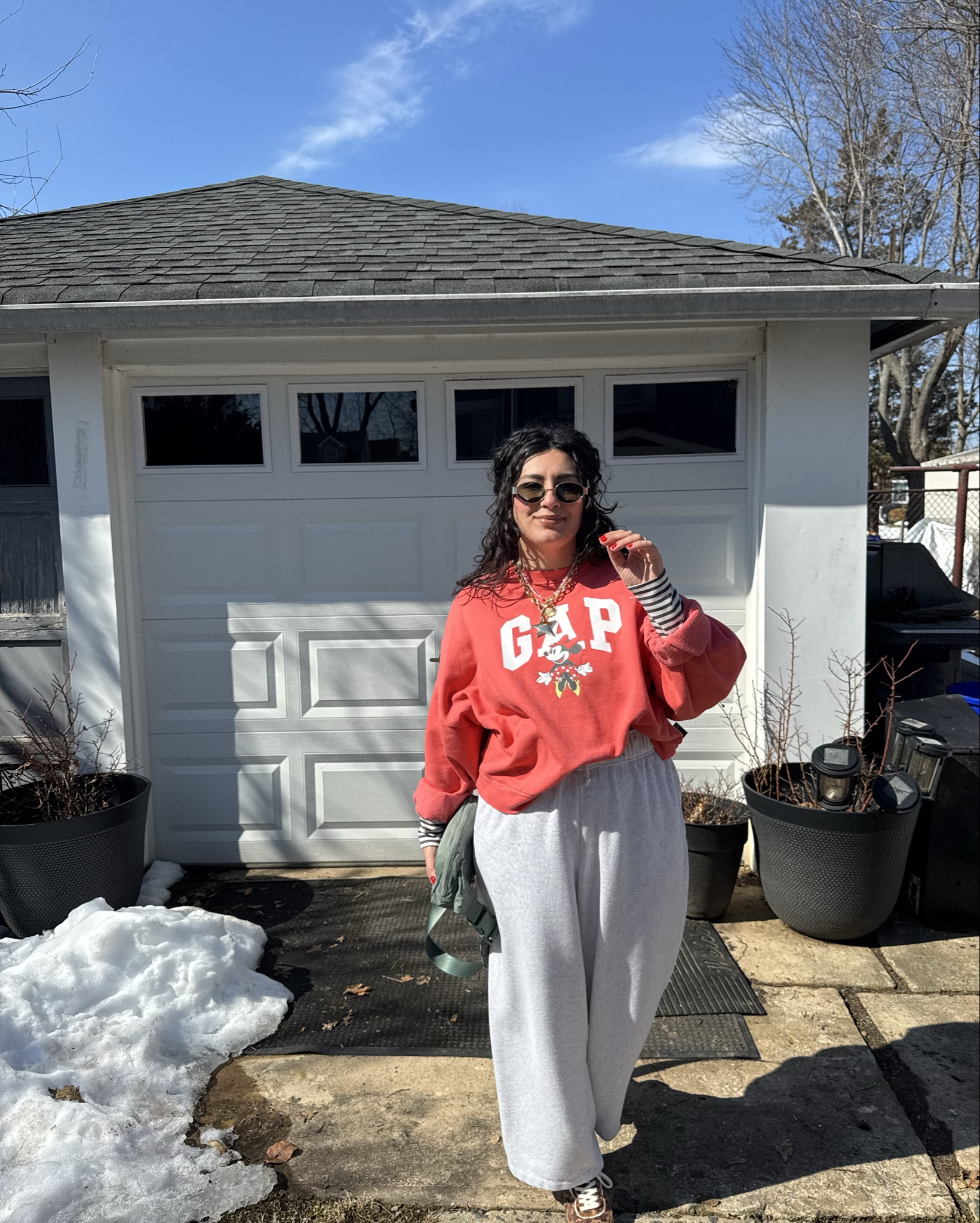 Sunglasses & sneakers- Primark
Sweater- gap factory
Pants- Walmart
Bag- lululemon 
Jewelry- Tjmaxx & marshalls 

#LTKootd #LTKdayinmylife #LTKSpringSale