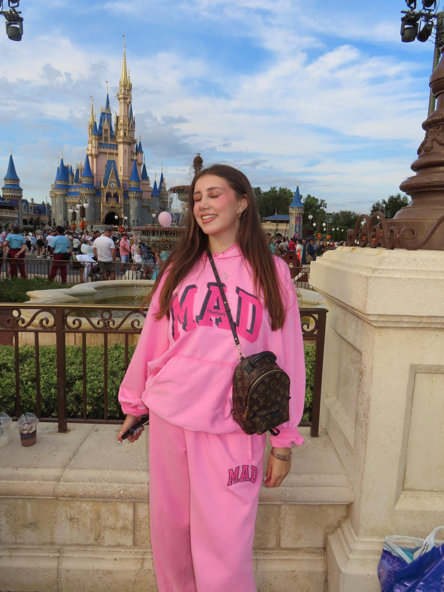 comfiest sweatset ever/ sold out but can buy brand new on Poshmark 

#LTKSaleAlert #LTKTravel #LTKGiftGuide