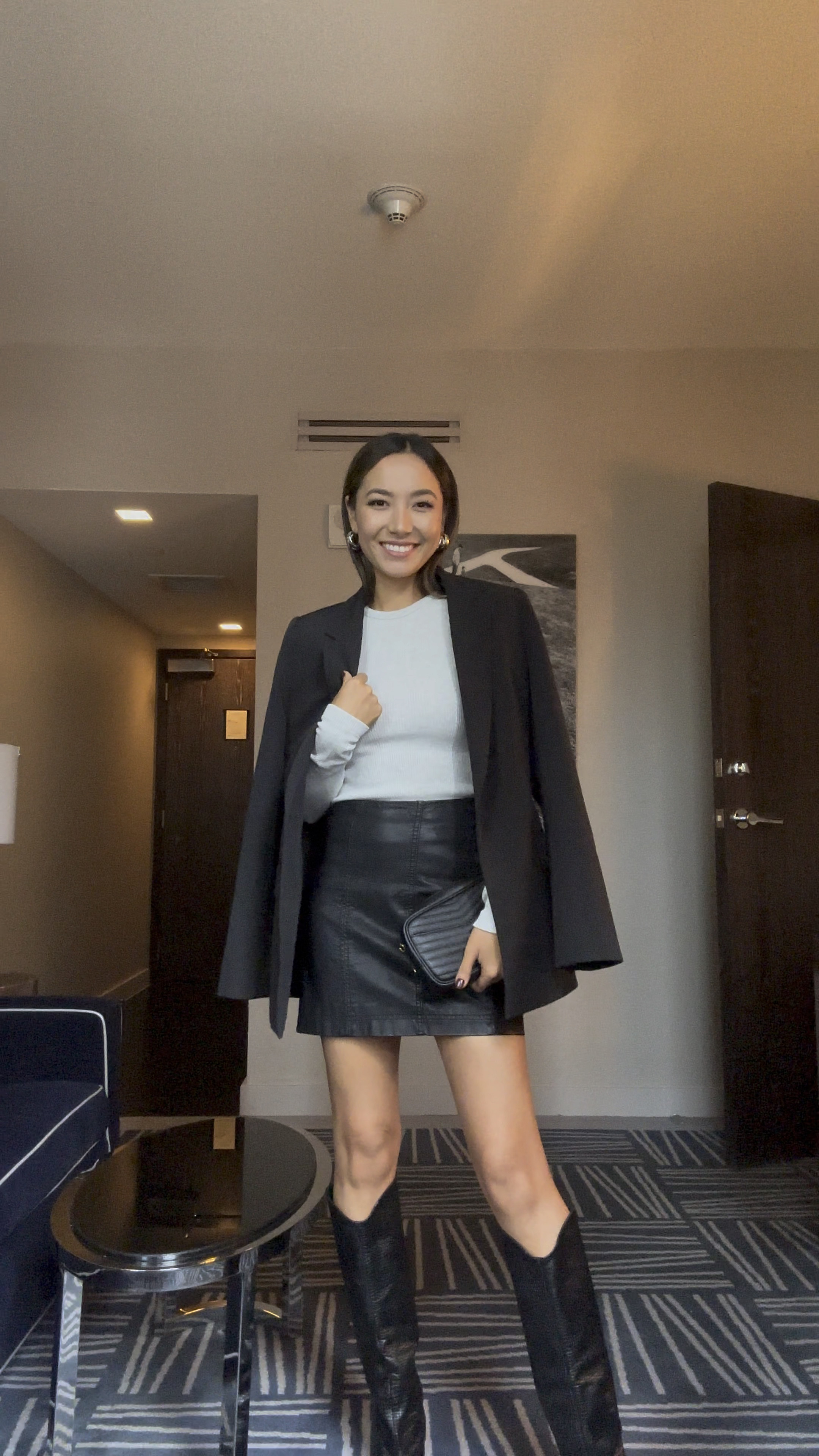 LTKcon night 1 outfit 


Fall outfit / fall style / event outfit / blazer styling / cowboy boots 

#LTKtravel #LTKSeasonal #LTKCon