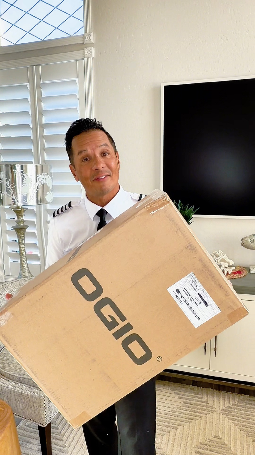 This luggage survived 75+ countries — meet the OGIO Renegade set!
Hard-sided, carry-on + checked, airline pilot approved. The ultimate holiday travel gift for the frequent flyer.

#LTKGiftGuide #LTKTravel #LTKHoliday #OGIOLuggage #HardSidedLuggage #CarryOnCheckedBag #TravelEssentials #HolidayGiftForTraveler


#LTKGiftGuide #LTKHoliday #LTKTravel