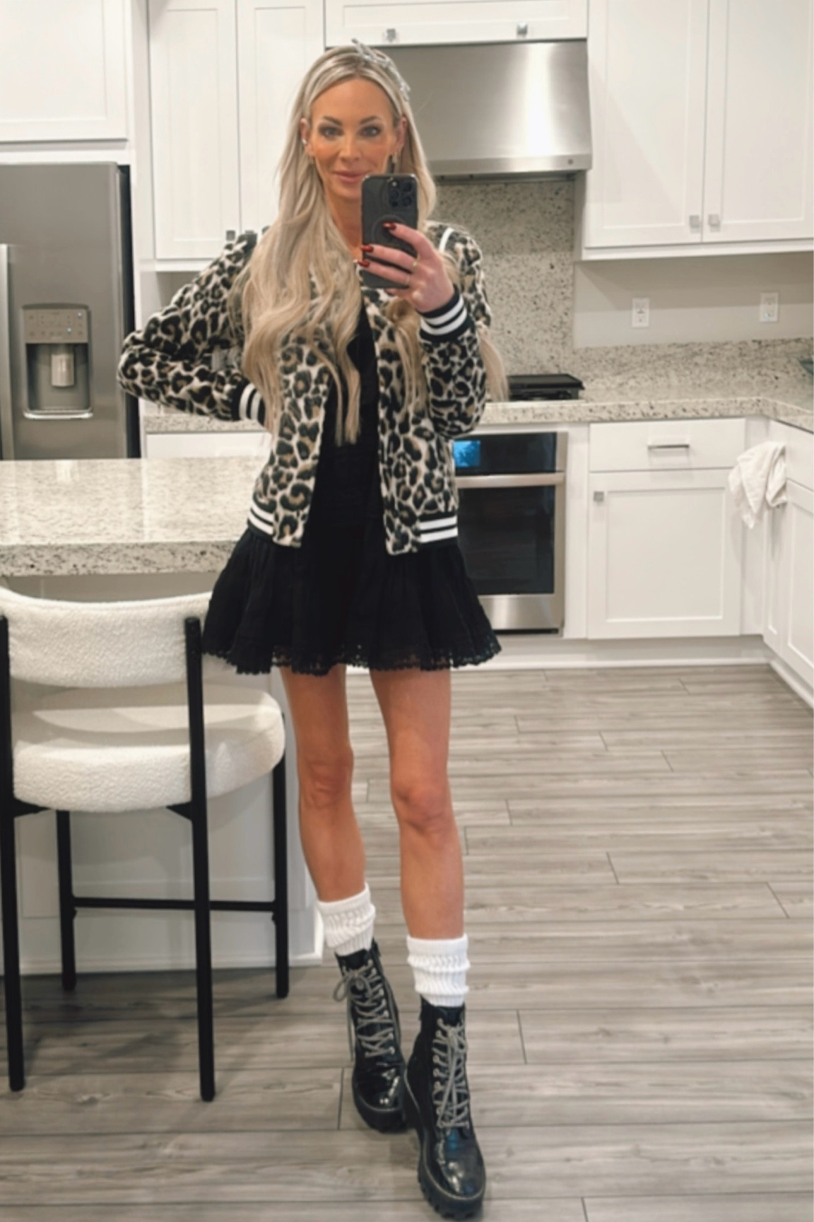 Black mini dress 

#LTKHoliday #LTKFindsUnder50 #LTKStyleTip