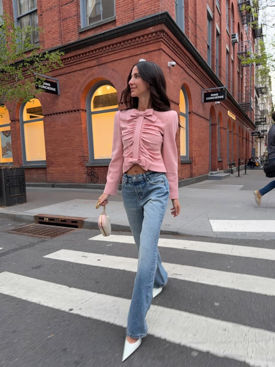 Denim, blush and downtown air 🦢
Earrings are Jamie Wolf 