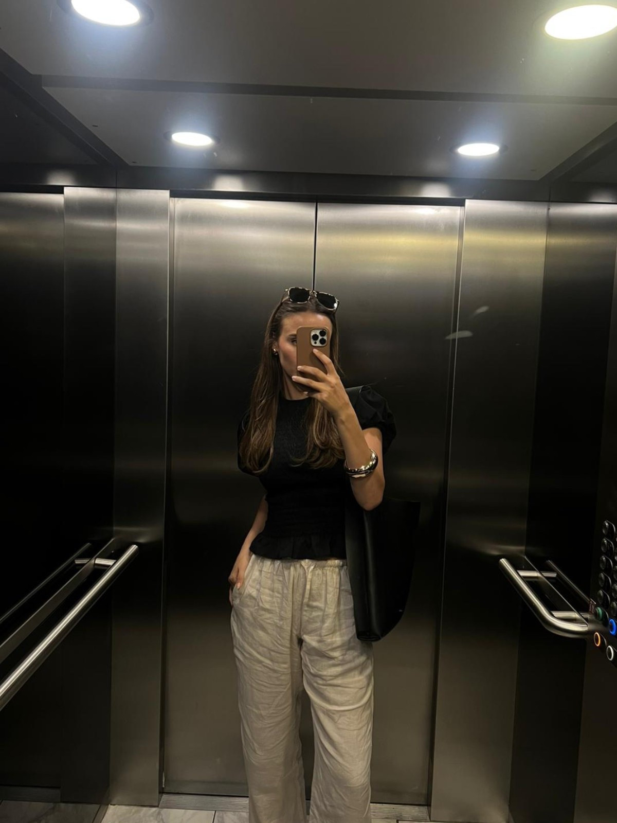 All Saints shirred, puff sleeve top, Djerf Avenue neutral linen trousers, Lecc Project handbag 🖤

#LTKeurope #LTKsummer #LTKuk