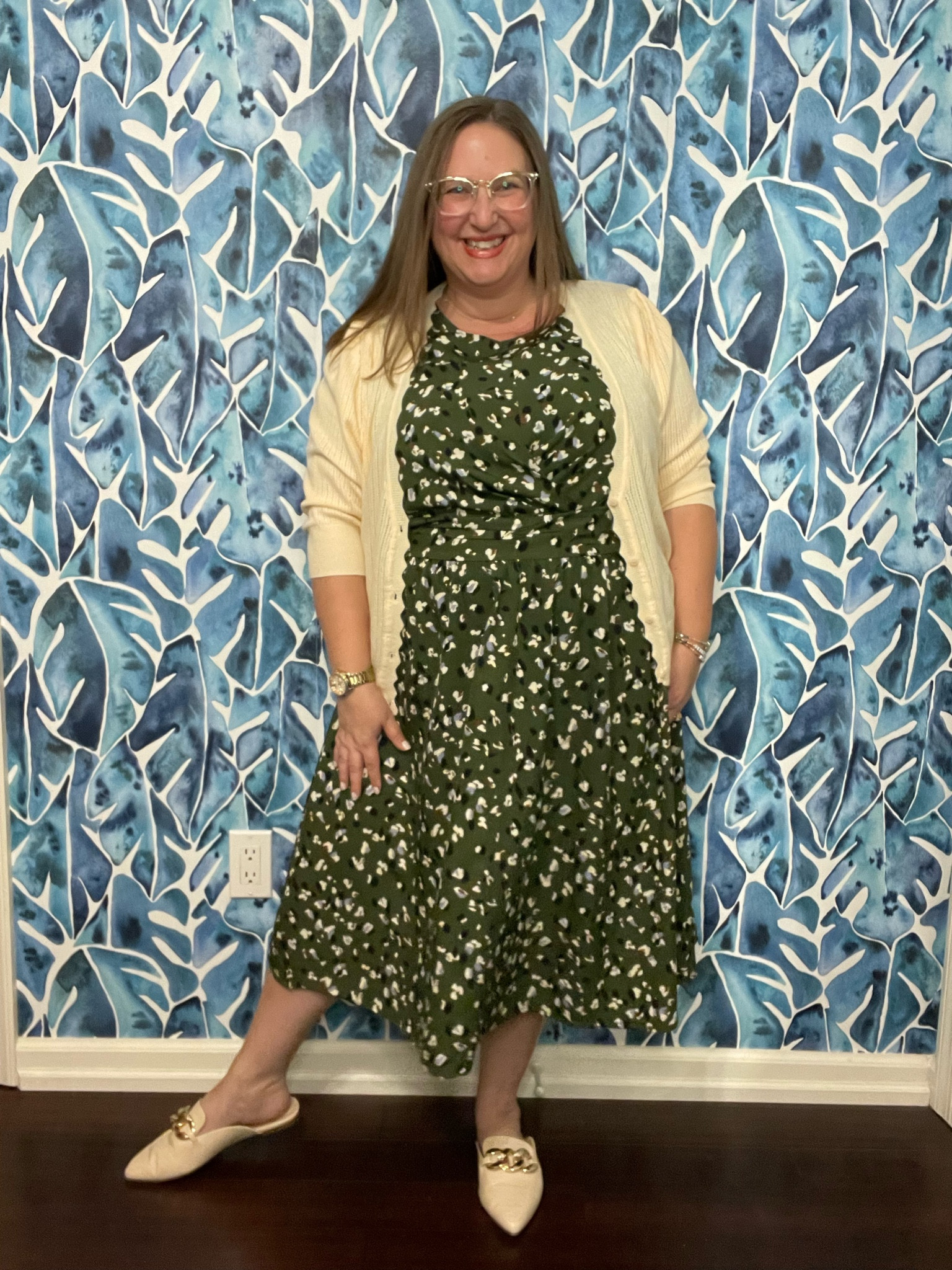 I love the flow of this dress!

Fit is TTS, though arm holes are a tad bit big.

#spring
#hocspring
#romanticclassic
#bloomchic
#teacheroutfit

#LTKworkwear #LTKfindsunder50 #LTKplussize