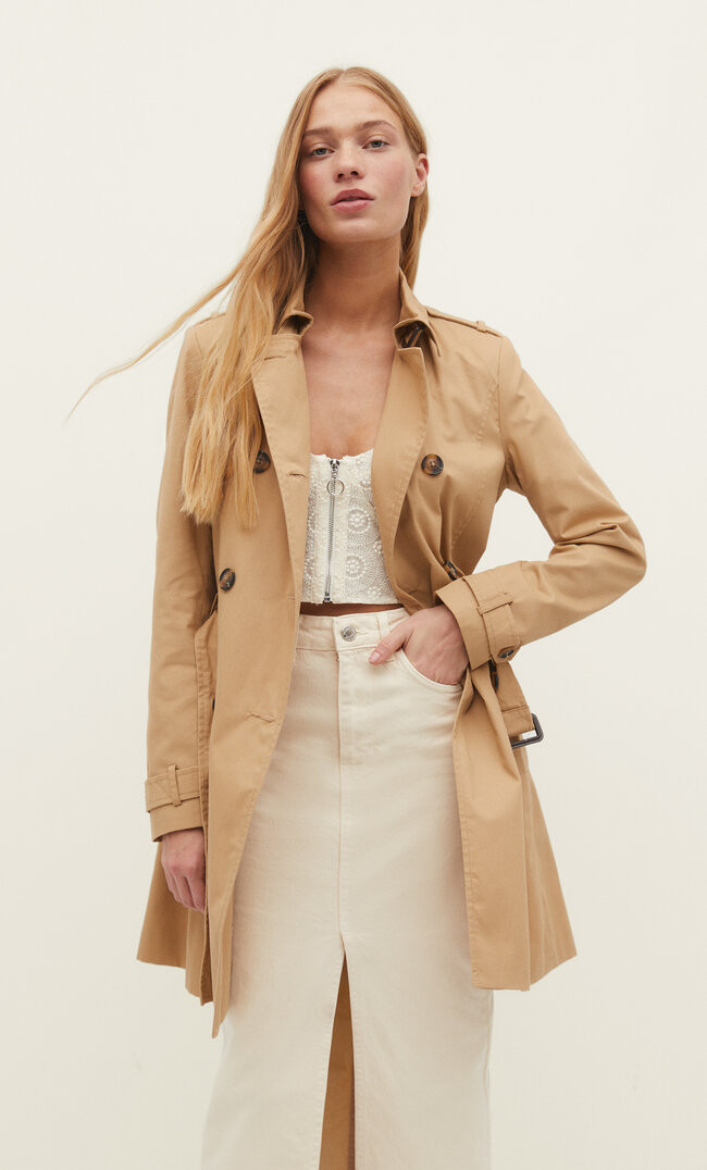 Langer fließender Trenchcoat | Stradivarius DE