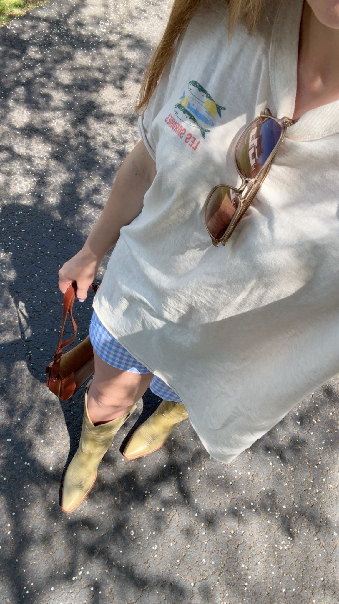 My favorite spring outfit formula 👢💐

Cowboy boots, handbag, sunglasses, oversized tee, sardine t-shirt, fisherman, cowgirl boots, green boots, boxer shorts 

#LTKdayinmylife #LTKSeasonal