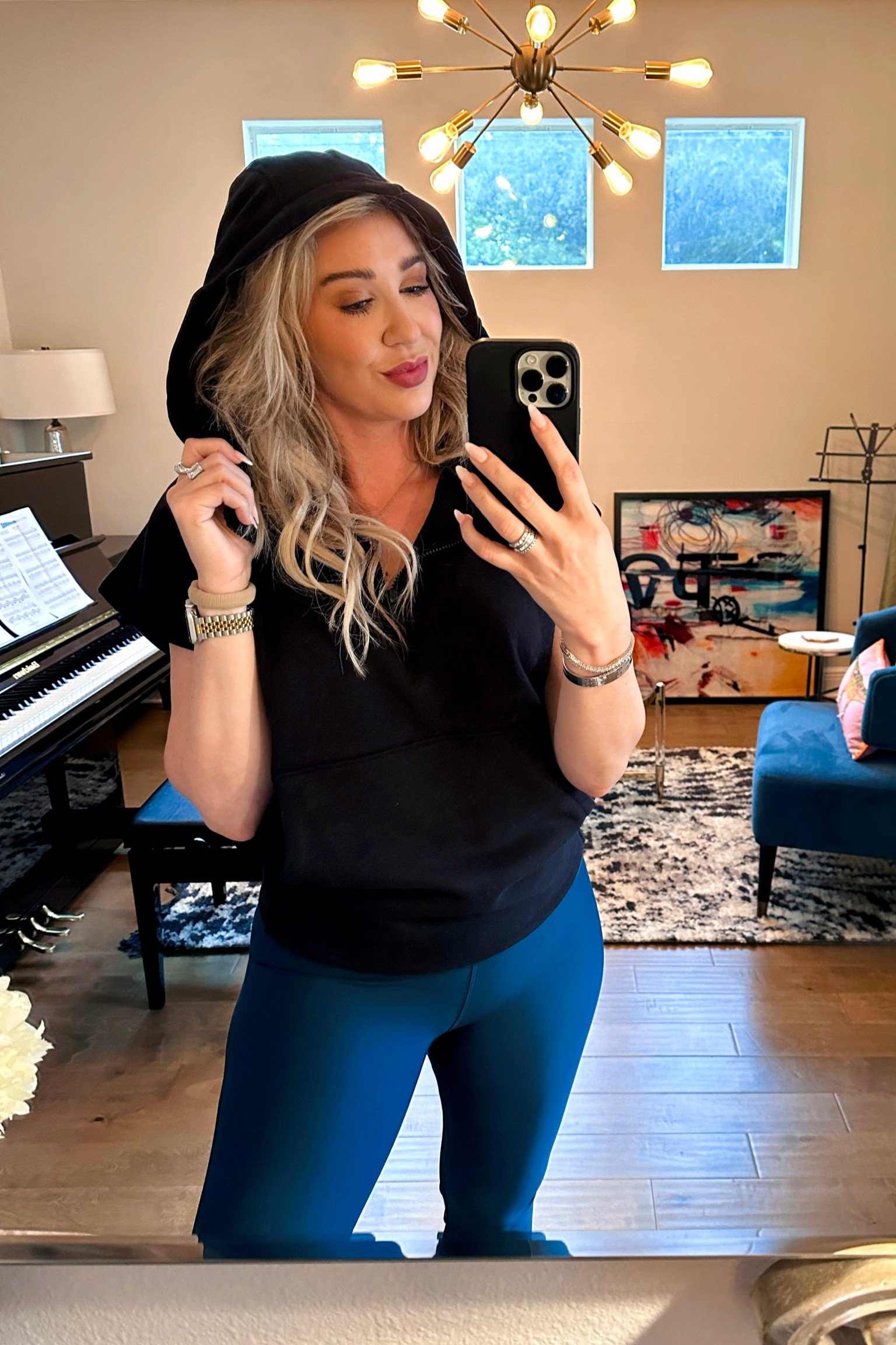 Wearing mediums 

💋 lipstick shade is Mauve Matte